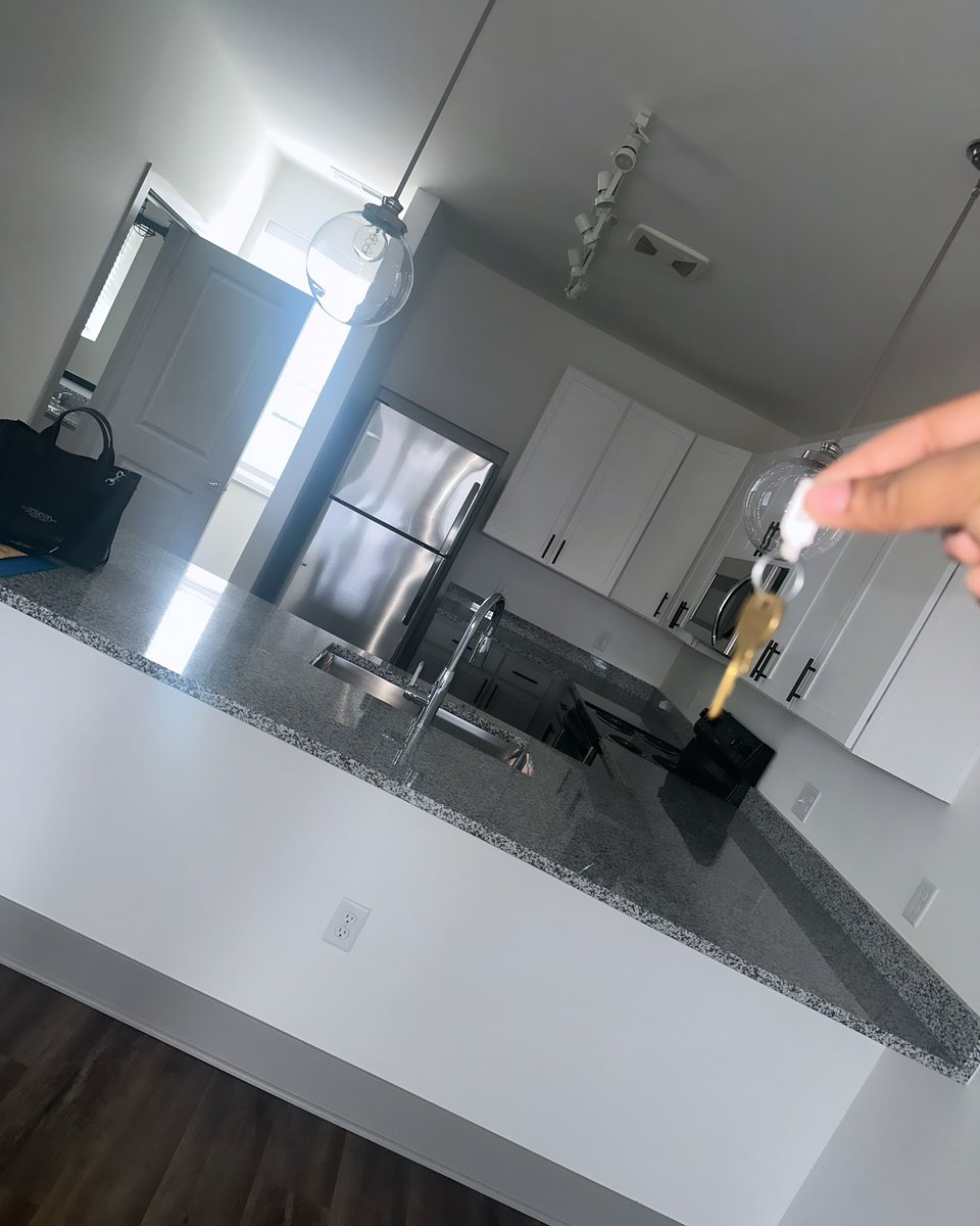 naut_tyni's tweet photo. Party at my Place !! π₯
I have FINALLY got my first Apartment I just wanna thank god cause without him nothing is possible. ππΎ Iβm bringing the new year into my own place. β€οΈ
#SLDD ποΈ https://t.co/H4AUBusO05