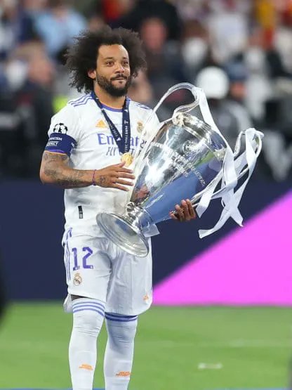 Pues hoy #Marcelo &amp; #Family han llegado a Madrid, estaban en la T4. No le pedí foto por respeto a su intimidad y espacio. Un grande de la historia del fútbol 👏👏👏
