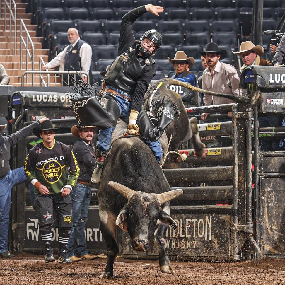 Our very own Troy Bolton aka Conner Halverson takes Round One in <a href="/TheGarden/">MSG</a>.