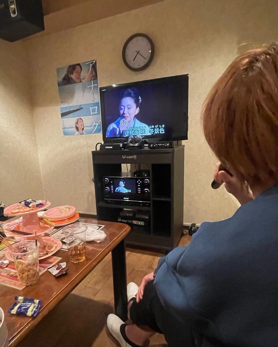 sabae_jk's tweet photo. 今回の投稿担当はむーさんです。

JK課10周年記念冊子作成に当たり、JK課発案者の若新雄純さんを招いたカラオケ座談会を行いました🗣💞

インタビューおよび活動についての感想、
若新さんから今後の活動に向けた意見や、新しいJK課の方針のアドバイス等を沢山頂きました‼️

 #鯖江市役所jk課  #鯖江 https://t.co/SJ2h2fSjvc