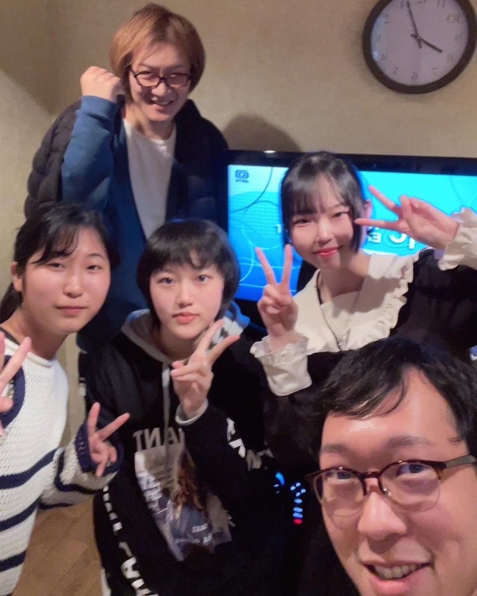 sabae_jk's tweet photo. 今回の投稿担当はむーさんです。

JK課10周年記念冊子作成に当たり、JK課発案者の若新雄純さんを招いたカラオケ座談会を行いました🗣💞

インタビューおよび活動についての感想、
若新さんから今後の活動に向けた意見や、新しいJK課の方針のアドバイス等を沢山頂きました‼️

 #鯖江市役所jk課  #鯖江 https://t.co/SJ2h2fSjvc