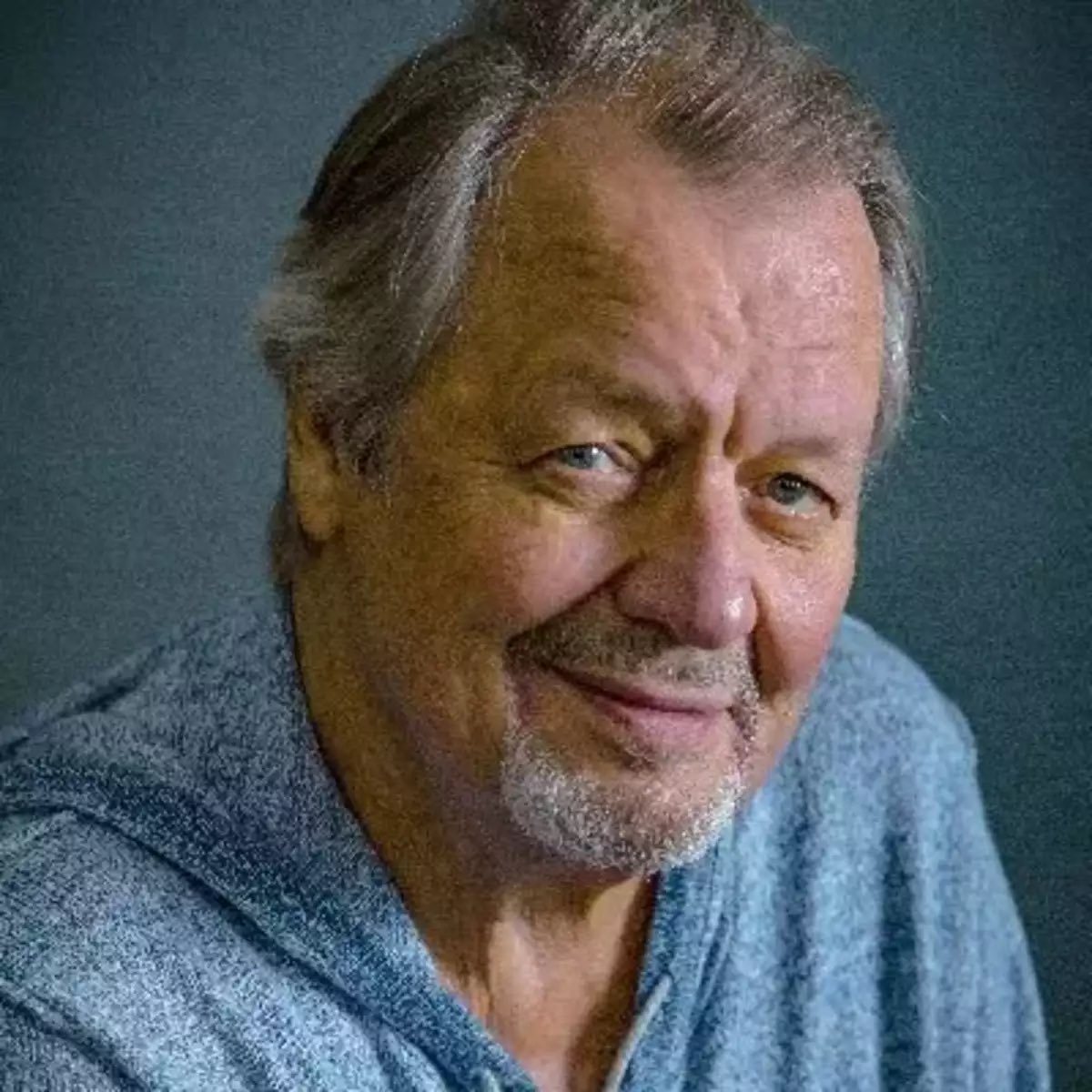RichardDLewisLA's tweet photo. Actor David Soul—who played Detective Ken "Hutch" Hutchinson on the hit 1970s TV show "Starsky and Hutch," has died. He was 80. He passed Thurs following a "valiant battle for life in the loving company of family.” #RIPDavidSoul #tv #movie #actor #writers https://t.co/jcdM79QjfV https://t.co/nWf5KomsfY