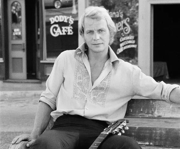 RichardDLewisLA's tweet photo. Actor David Soul—who played Detective Ken "Hutch" Hutchinson on the hit 1970s TV show "Starsky and Hutch," has died. He was 80. He passed Thurs following a "valiant battle for life in the loving company of family.” #RIPDavidSoul #tv #movie #actor #writers https://t.co/jcdM79QjfV https://t.co/nWf5KomsfY