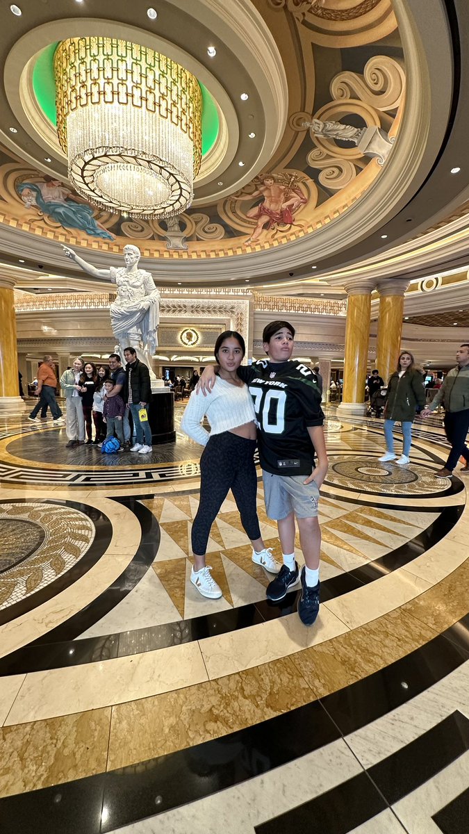 oliviaa_agnew's tweet photo. family trip to vegas ❤️🎄to visit my filipino family 🥰 https://t.co/NgCSHMhov7