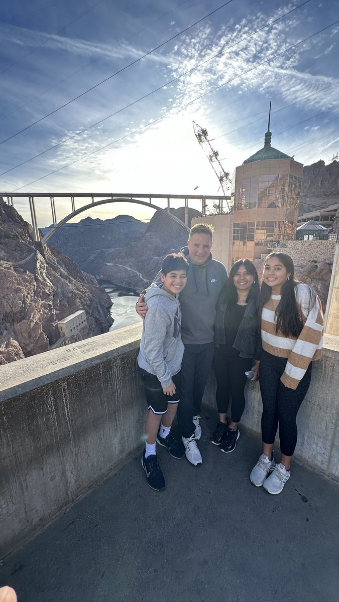 oliviaa_agnew's tweet photo. family trip to vegas ❤️🎄to visit my filipino family 🥰 https://t.co/NgCSHMhov7