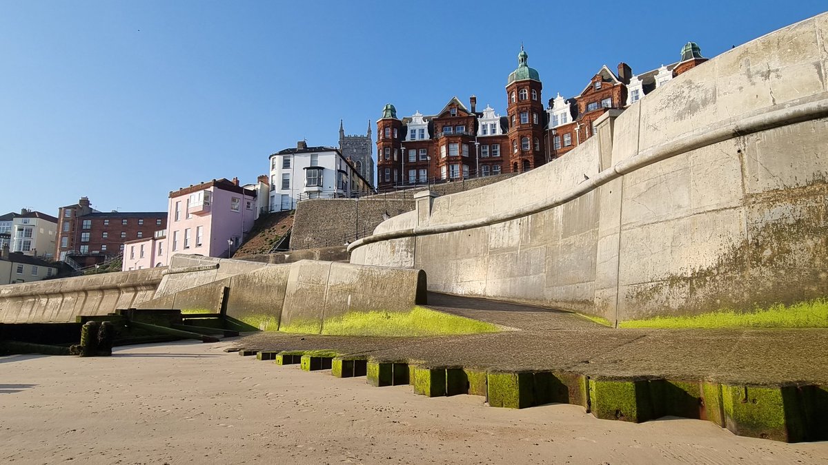 SandsSecret's tweet photo. Making plans for a #summer #escape ? Look no further than #NorthNorfolk #SecretSands (sleeps 2) #SecretShores (sleeps 4) in the "away from the crowds" yet "close to the fun" village of #Overstrand https://t.co/VDgI8JyJb5