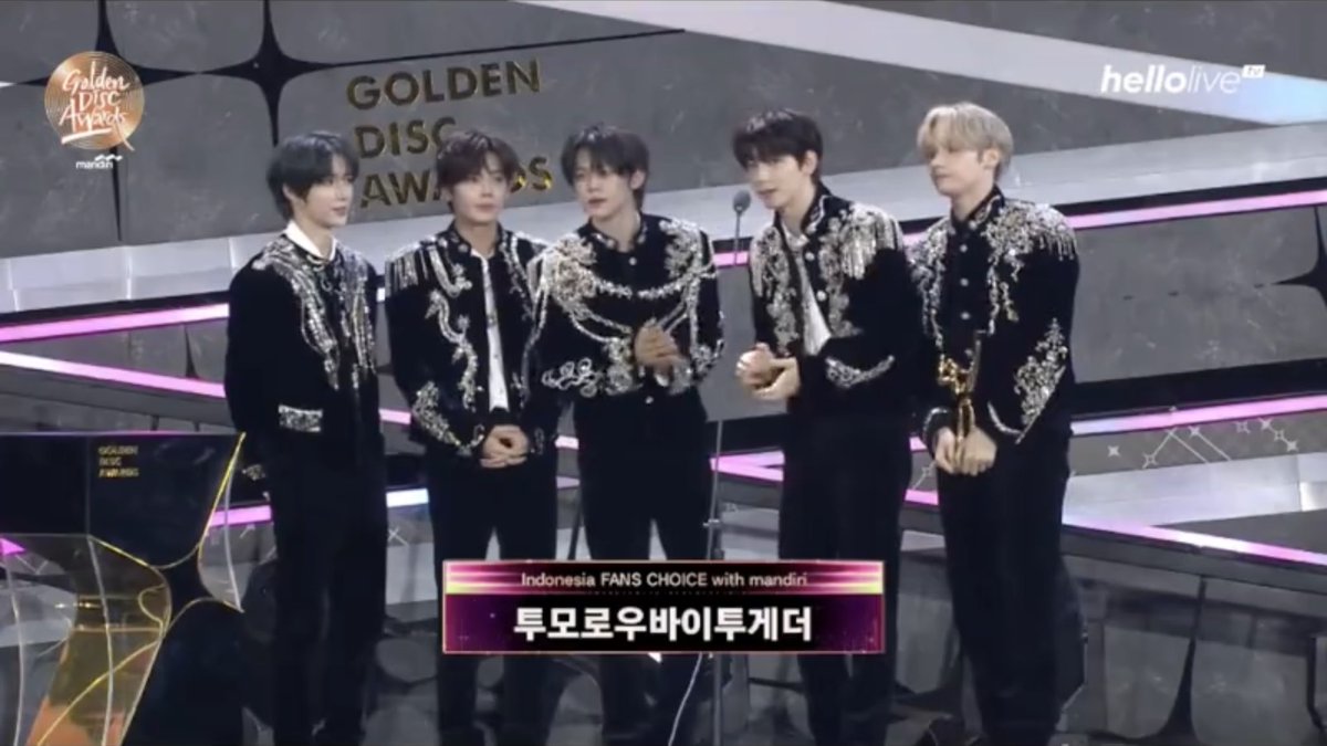 TXT_STREAM's tweet photo. 🏆 투모로우바이투게더 골든디스크 인도네시아 팬스초이스상 수상 🏆

🌟 투모로우바이투게더의 골든디스크 인도네시아 팬스초이스 수상을 축하합니다 

🔽 아래 해시태그를 이용해 수상을 축하해 주세요 🔽

#투바투의_금빛_청춘을_쫓아
⏰ 01/06 22:25 ~ https://t.co/4Kpin2yBI9