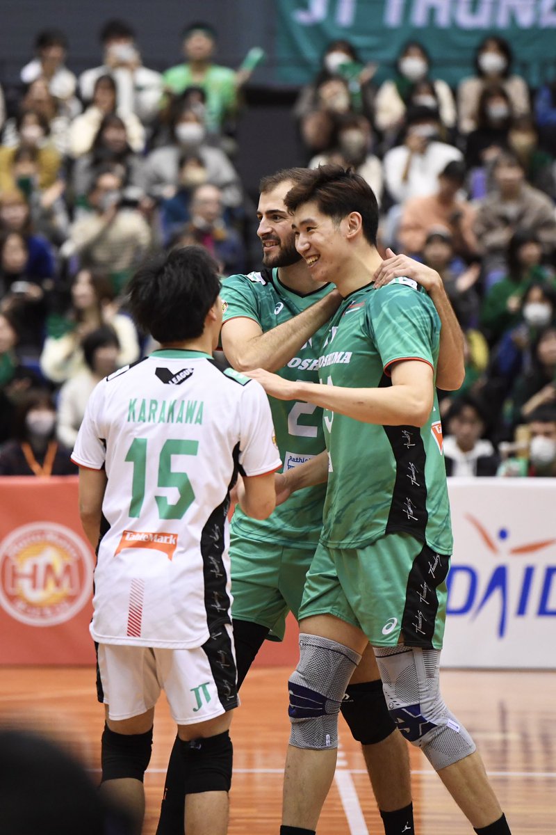 azu_volley01's tweet photo. 2024.01.06
@広島グリーンアリーナ
いい笑顔☺️
#JTサンダーズ広島
#江川 選手
#アーロンジョセフラッセル 選手
#AaronRussell 選手 https://t.co/Z1RNCBFuMg
