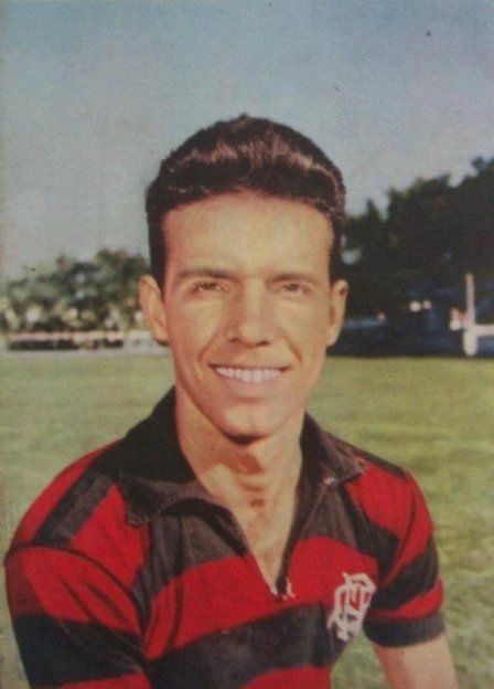 Flamengo's tweet photo. Zagallo viveu tanto. Ganhou tanto. Como atleta, treinador e torcedor. E, ainda assim, nunca pecou pela falta de raça, amor e paixão à flor da pele. Um rubro-negro daqueles! Uma energia de arrepiar, como se cada vez fosse sempre a primeira. É desta forma que Mario Jorge Lobo Zagallo ficará eternamente registrado nas retinas e corações de cada flamenguista que teve o prazer de vê-lo brilhar. 🖤
📸 Acervo / Revista do Esporte / O Globo