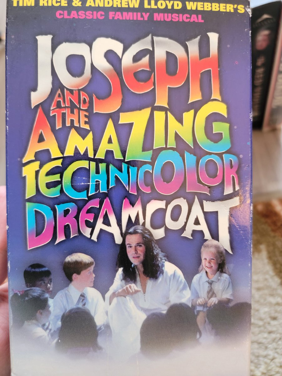 lisadewza's tweet photo. @jimmycarr this you? 🤣 https://t.co/0g8wJV95GZ