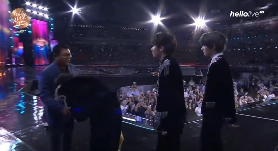 PERNAH GAK LU LIAT IDOL "SALIM" TANGAN KAYAK KITA KE ORTU SAMA GURU?!!😭