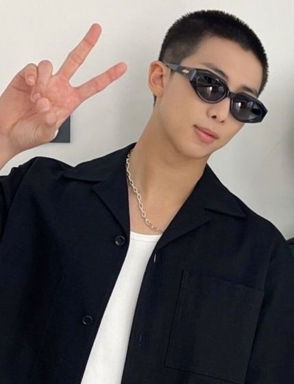suggukru's tweet photo. a very fine man https://t.co/SErT6AgeZb