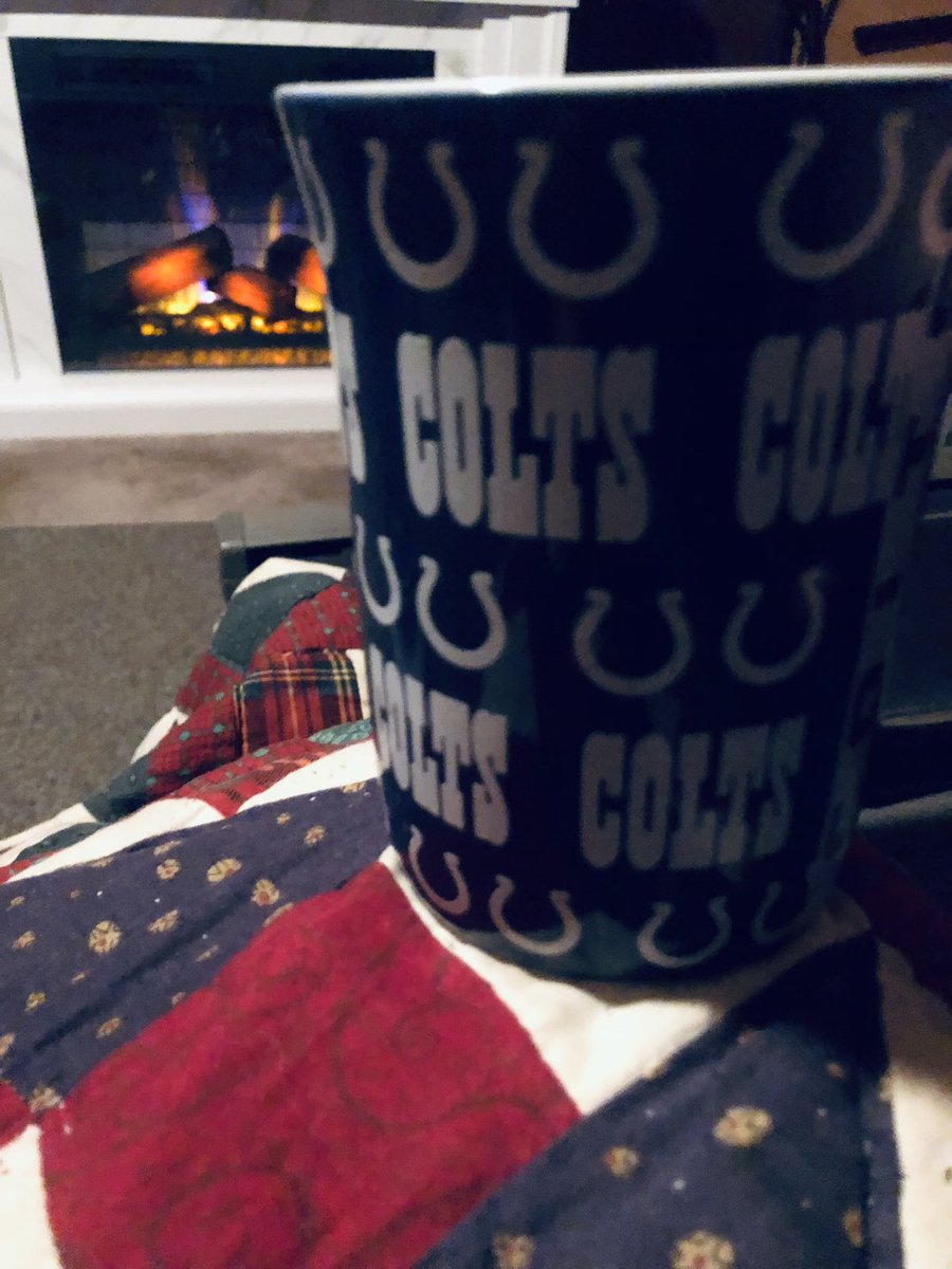 Coltzqueen4ev's tweet image. What a birthday gift looking outside at this gorgeous snow!!! Now BLUE crush’em football vibes going to my COLTS for a victory today!! 
I can just hear my Dad now ..
🏈💙🤍
#GameDay #LetsGoColts #GetItDone #HeavenIsPumped #ColtzqueenStoked