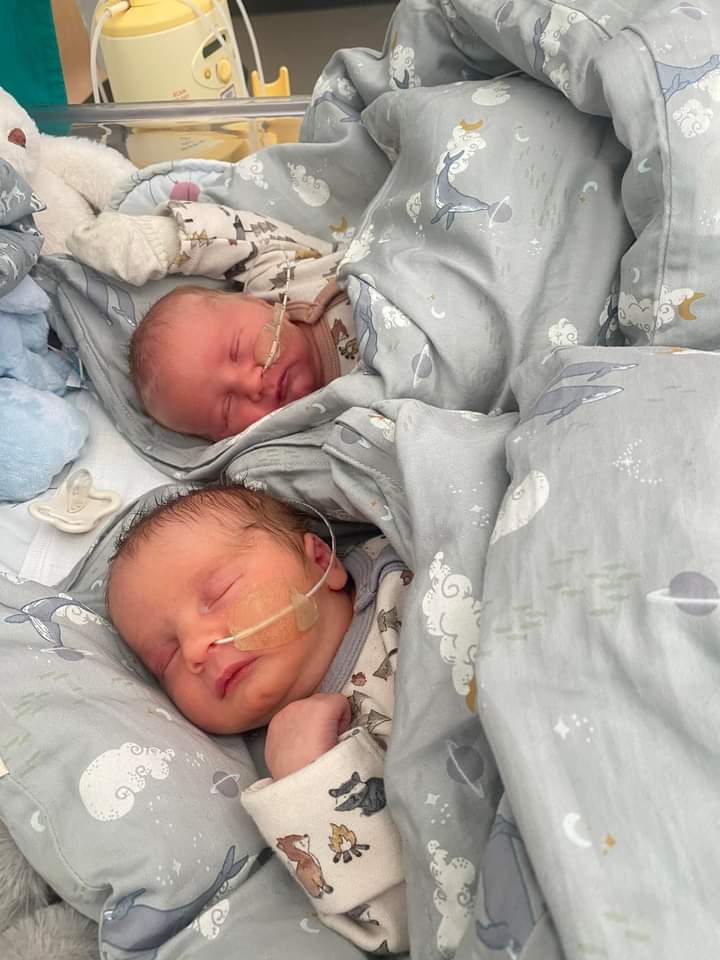I know i havent posted for two years, but, I got some exciting news to share with all of you!

Januar 2nd at 15:33 &amp; 15:34 our two little boys came into our world. 
I couldn't be more proud!
Im beyond exhausted, but its all worth it to see their little faces ❤️