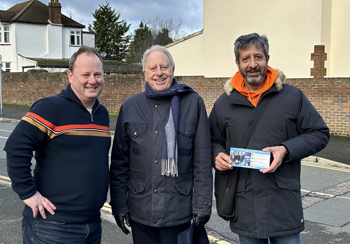 Another great Saturday morning in Bexleyheath Ward. Meeting residents along with @DavidEvennettMP & @PeterTFortune our GLA Member. @broadwaybexleyheath @enjoybexleyheath @bexleyheathmarket #community #bexleyheath #listening @bexleynews