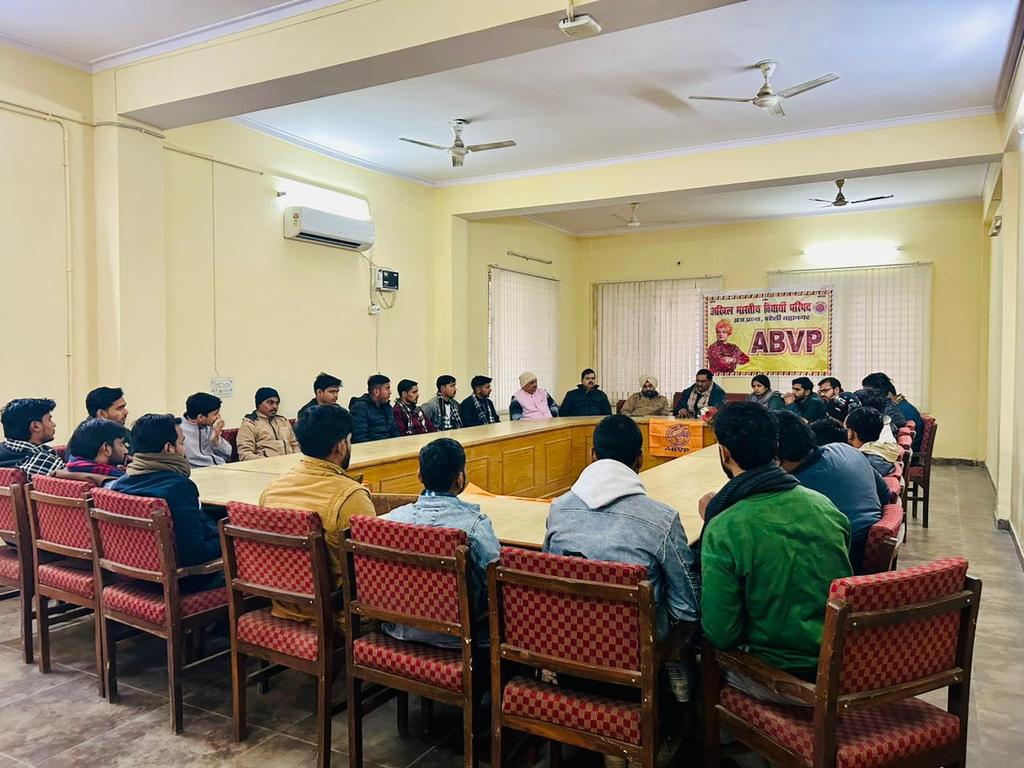 YashCho82377231's tweet photo. अखिल भारतीय विद्यार्थी परिषद बरेली महानगर रोहिलखण्ड विश्वविद्यालय इकाई की सत्र 2023-24 की नवीन कार्यकारिणी की घोषणा हुई ।जिसमे मुख्य रूप से क्षेत्रीय संगठन मंत्री आदरणीय श्री मनोज नीखरा जी भाई साहब उपस्थित रहें।
@iManojNikhra
@abvpbraj
@yagywalkya #ABVPBareilly https://t.co/g9PAv52B9p