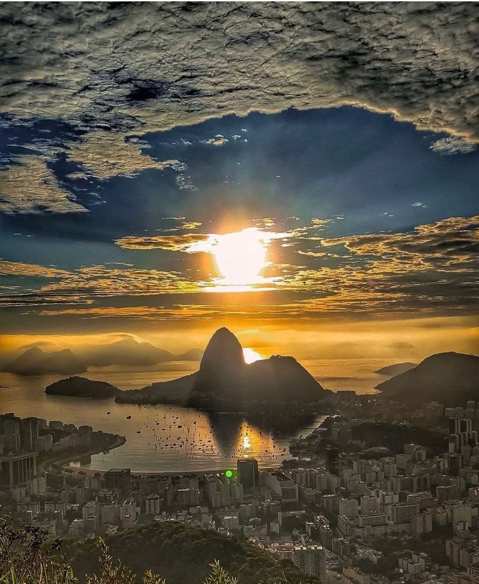 TurismoRJ's tweet photo. Defina essa imagem em apenas uma palavra!
Rio de Janeiro seu lindoooo!!! ❤️❤️❤️
📷 @torresmoreira via Instagram
#TurismoRJ #TurisRio https://t.co/sfBRxLcPFb