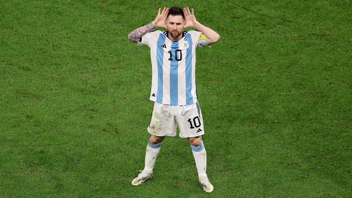 Tay_RMA's tweet photo. En 3 mois : 

- Un joueur argentin officiellement dopé (tout l'effectif devait sûrement  mais les tests n'ont pas été faits étant donné que le Qatar était dans le coup) 

- France Football qui a prit un chèque pour remettre le Ballon d'or 2021 à Messi

- Le Barça condamné dans une affaire de corruption arbitrale sur la période Messi (Negreira) 

Plus le temps passe , plus la vérité éclate , il suffit d'attendre 👍🏼