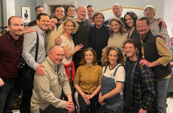 Top Guest! <a href="/TomCruise/">Tom Cruise</a> meets the cast of #TheMotiveandTheCue following last night’s performance. Thank you for joining us at the Noël Coward Theatre.