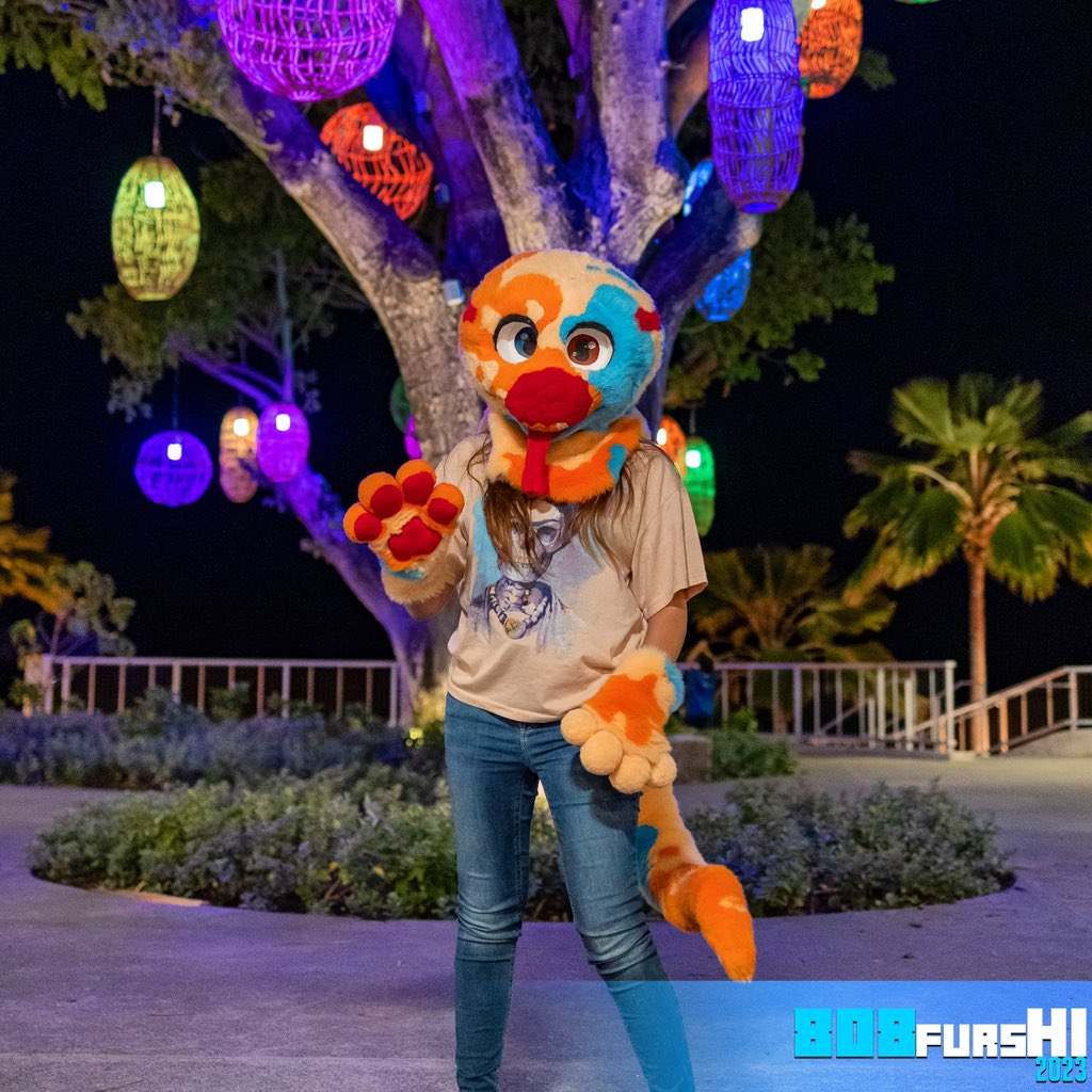 808FursHI's tweet photo. Furries at the market :3
01 + 02 + 03
#808FursHI #808Furs #HawaiiFur #Fursuit #Fursuiting #Furry #808FurryEvents #Hawaii #Day #Night #Outdoor #Oahu #NightMarket #FarmersMarket https://t.co/NQ2gHWp66R