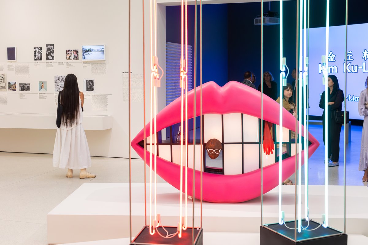Tomorrow, January 7, is the last day to see 'Only the Young: Experimental Art in Korea, 1960s-1970s'! Don't miss the first North American museum exhibition dedicated to Korean Experimental art. Plan your visit: gu.gg/3L9yAV5 📷 : © Scott Rudd