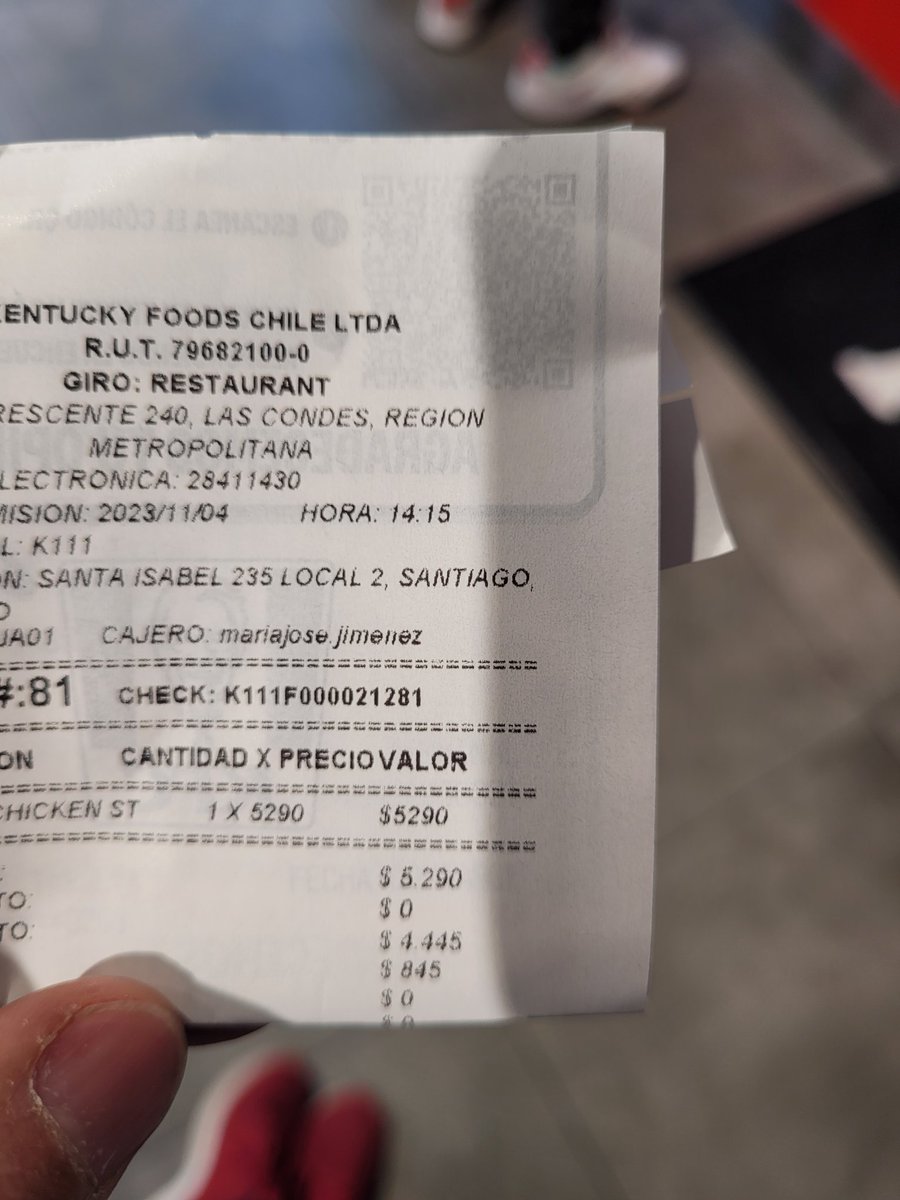 ludubo's tweet photo. @kfc, 40 mi mnutos de espera y aún no está listo mi pedido, sucursal Santa Isabel 235 https://t.co/gb6NgMEAMV