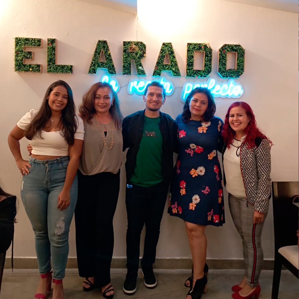 MiGuayaba's tweet photo. ¡Hoy celebramos un capítulo especial en nuestra historia! 🎉

Hace 12 años comenzamos como una idea, y hoy somos una familia dispersa por toda Latinoamérica, unida por la pasión por el marketing digital, publicidad y diseño web.🌐✨ https://t.co/z86qZfYyNg