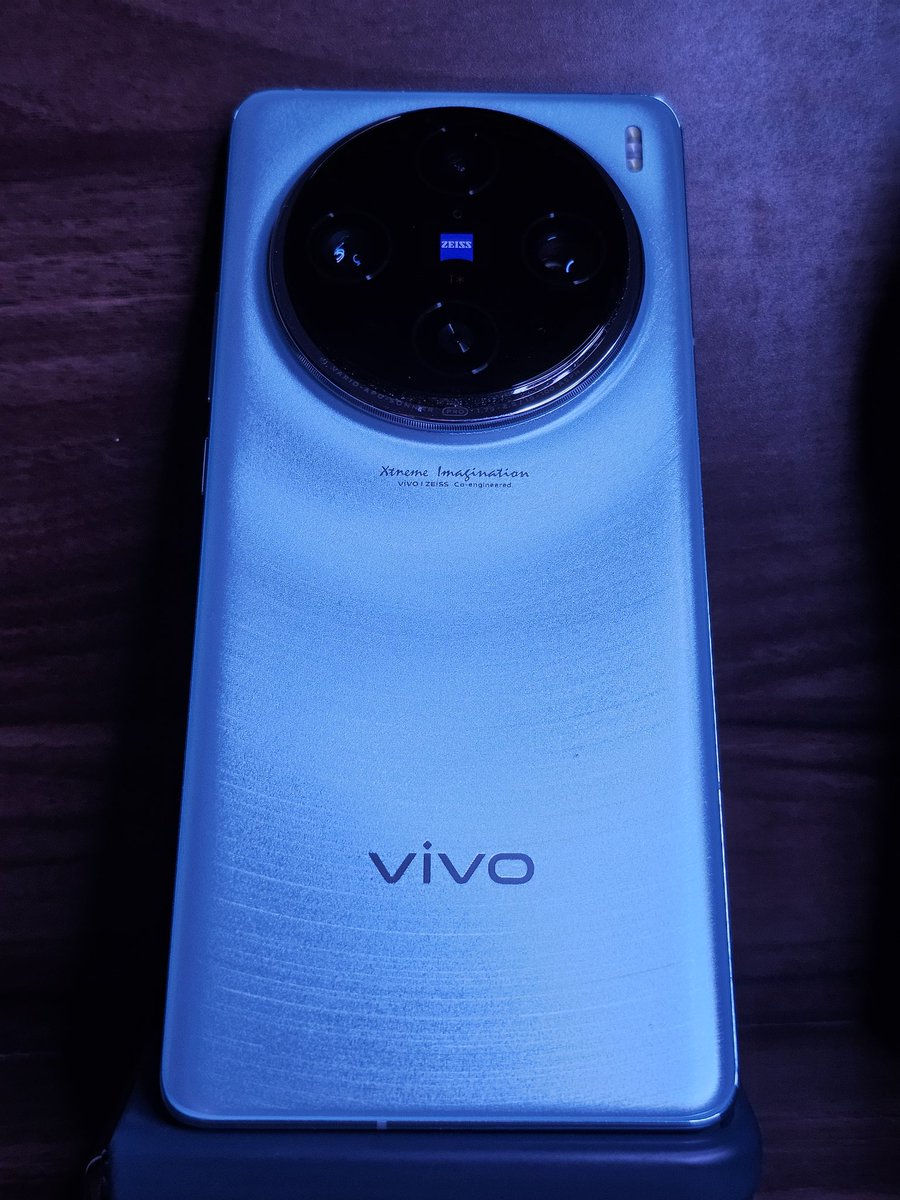 A Closer look at the Startrails Blue Vivo X100 Pro.

Do you like it?