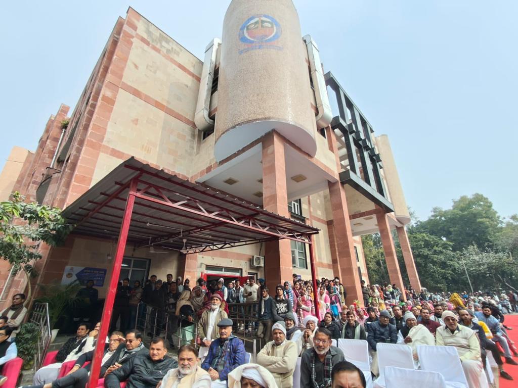 OberoiShelly's tweet photo. दिल्ली के स्वास्थ्य मंत्री श्री @Saurabh_MLAgk जी के साथ फतेहपुर बेरी में प्राथमिक शहरी स्वास्थ्य केंद्र में नवनिर्मित ऑपरेशन थिएटर एवं प्रसूति वार्ड का उद्घाटन किया।

नगर निगम के इस प्रयास में रोटरी क्लब के योगदान के लिए तहे दिल से धन्यवाद।

CM @ArvindKejriwal की प्राथमिकता है हर दिल्ली वाले के लिए अच्छा और मुफ़्त इलाज सुनिश्चित करना।

जनता के अच्छे स्वास्थ्य के लिए सरकार और समाज के लोगो का साथ आना कल के विकसित भारत की तरफ़ एक कदम है।