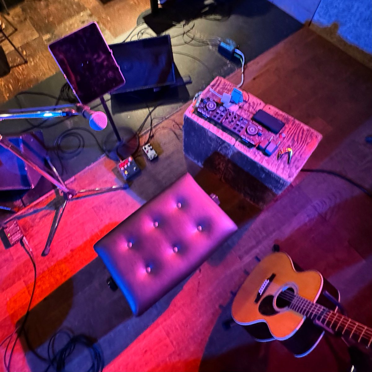 cosk's tweet photo. 本日ご来場いただいたみなさん、ありがとうございました!次回ライブは未定です
#martin #martinguitar #lrbaggs #herculesdj #boss #g7thcapo #blackmountain #livemusic #livemusicclub https://t.co/Z102GPhecl