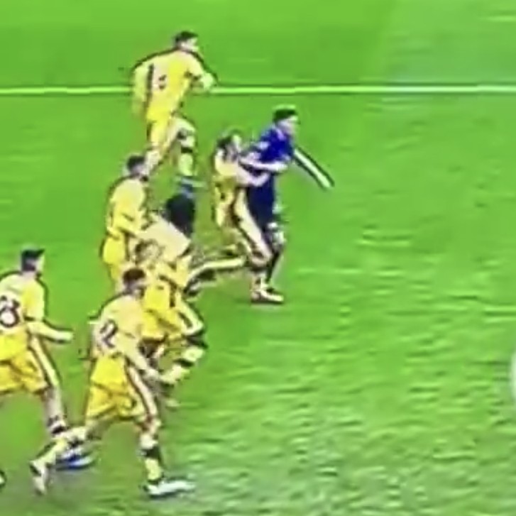 Stesso varista.
A Torino fallo a Milano tutto regolare .
Dategli pure lo scudetto.
#InterHellasVerona 
#MarottaLeague