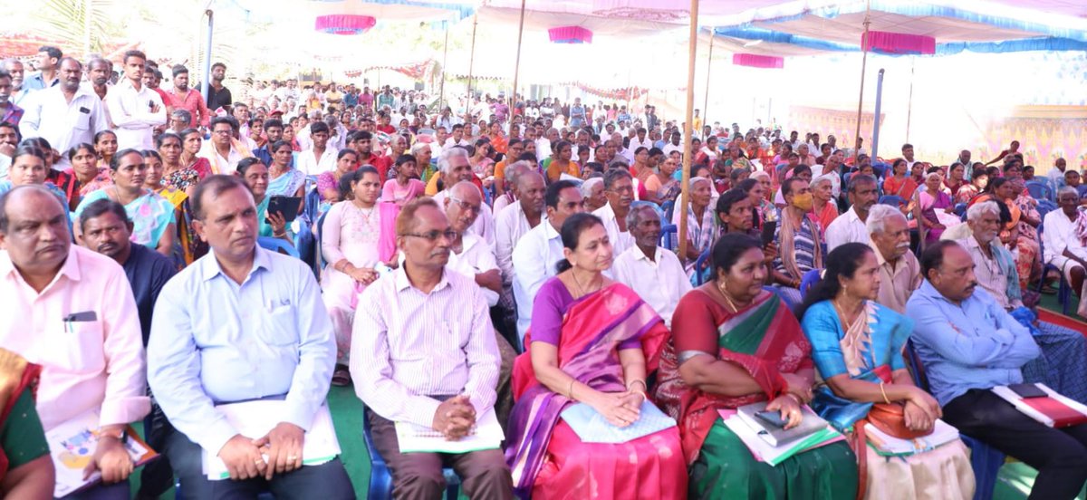 Collector_KMM's tweet photo. ఖమ్మం జిల్లా, ఎర్రుపాలెం మండలం బనిగండ్లపాడు గ్రామంలో నిర్వహించిన ప్రజాపాలన కార్యక్రమంలో గౌరవ రాష్ట్ర ఉప ముఖ్యమంత్రి శ్రీ మల్లు భట్టి విక్రమార్క గారు, జిల్లా కలెక్టర్ శ్రీ వి.పి. గౌతమ్ గారితో కలిసి పాల్గొన్నారు. @revanth_anumula https://t.co/DpuhWThXbT