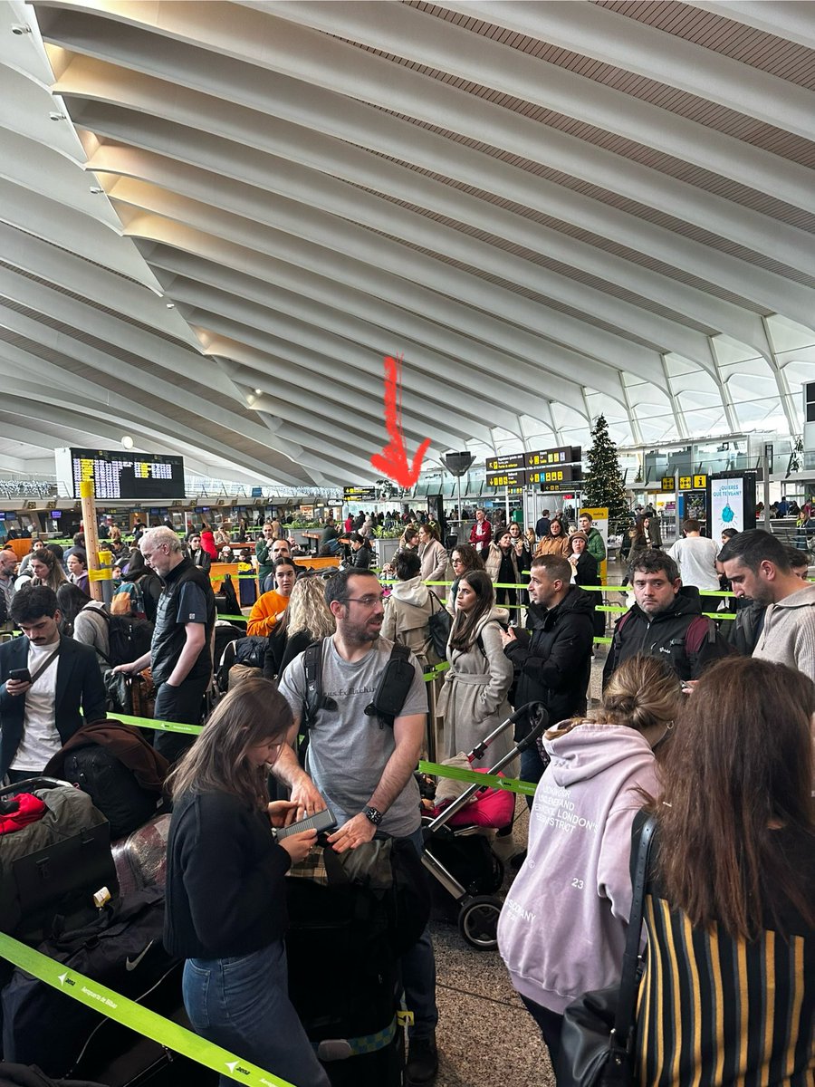 The irony when you’ve been waiting in line (started at red arrow) for 3 hrs 52 mins and see this sign. And there are still 15 groups ahead of you to check in.Maybe <a href="/Iberia/">Iberia</a> <a href="/vueling/">Vueling Airlines</a>, all airlines w/ striking staff could pay their staff properly? Just a thought. #Spain #Strikes