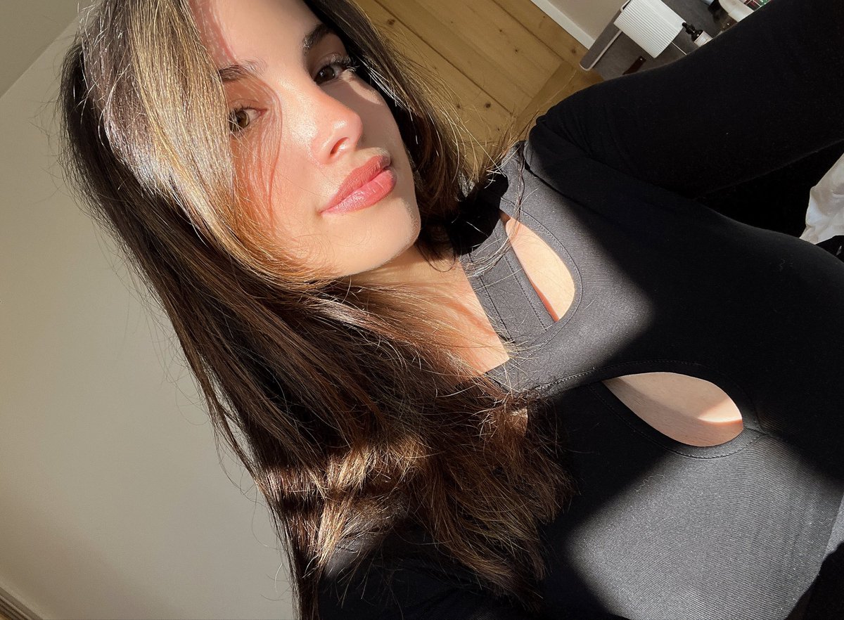 Liz tweet media