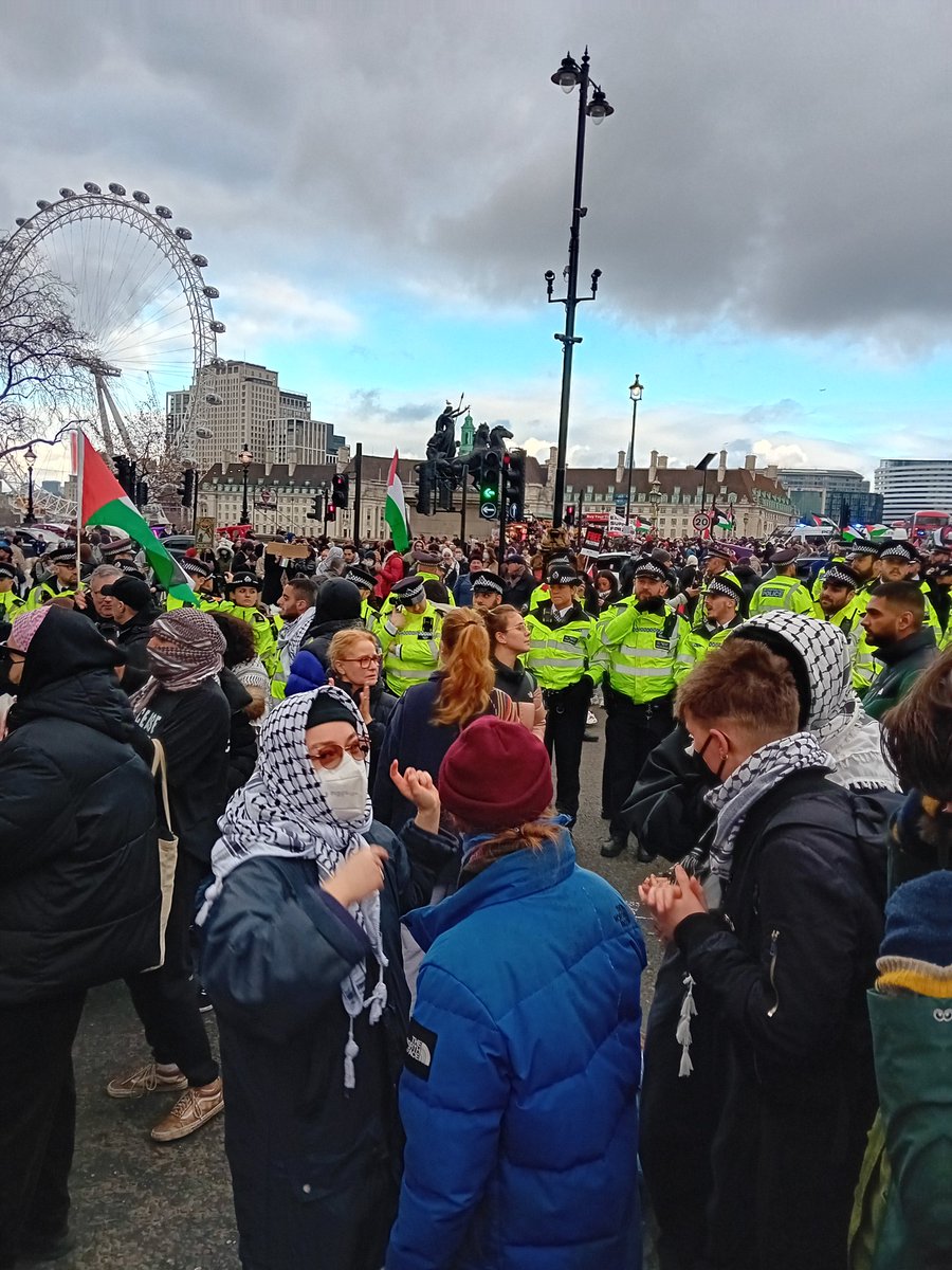 The police have gone fcuking mad. Some of us have been kettled trying to get onto Westminster Bridge