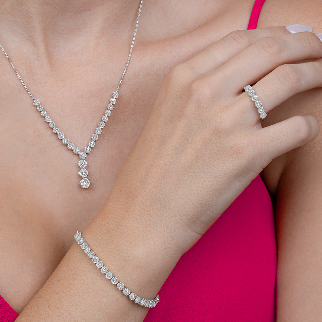 Ashi_Diamonds's tweet image. Envelop yourself in sophistication courtesy of Lovebright Essential Diamonds, where timeless sparkle meets effortless beauty. 💍✨💎
#LovebrightEssential #DiamondJewelry #DiamondEssentials #TimelessSparkle #ASHI