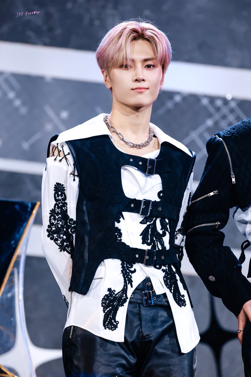 jayforever_02's tweet photo. 240106 GDA 🏆
.
.
.
#JAYalways
#JAY #제이 #종성 #ジェイ
#엔하이픈 #ENHYPEN #エンハイプン
#GoldenDiscAwards2024 https://t.co/uaat4mpoJt