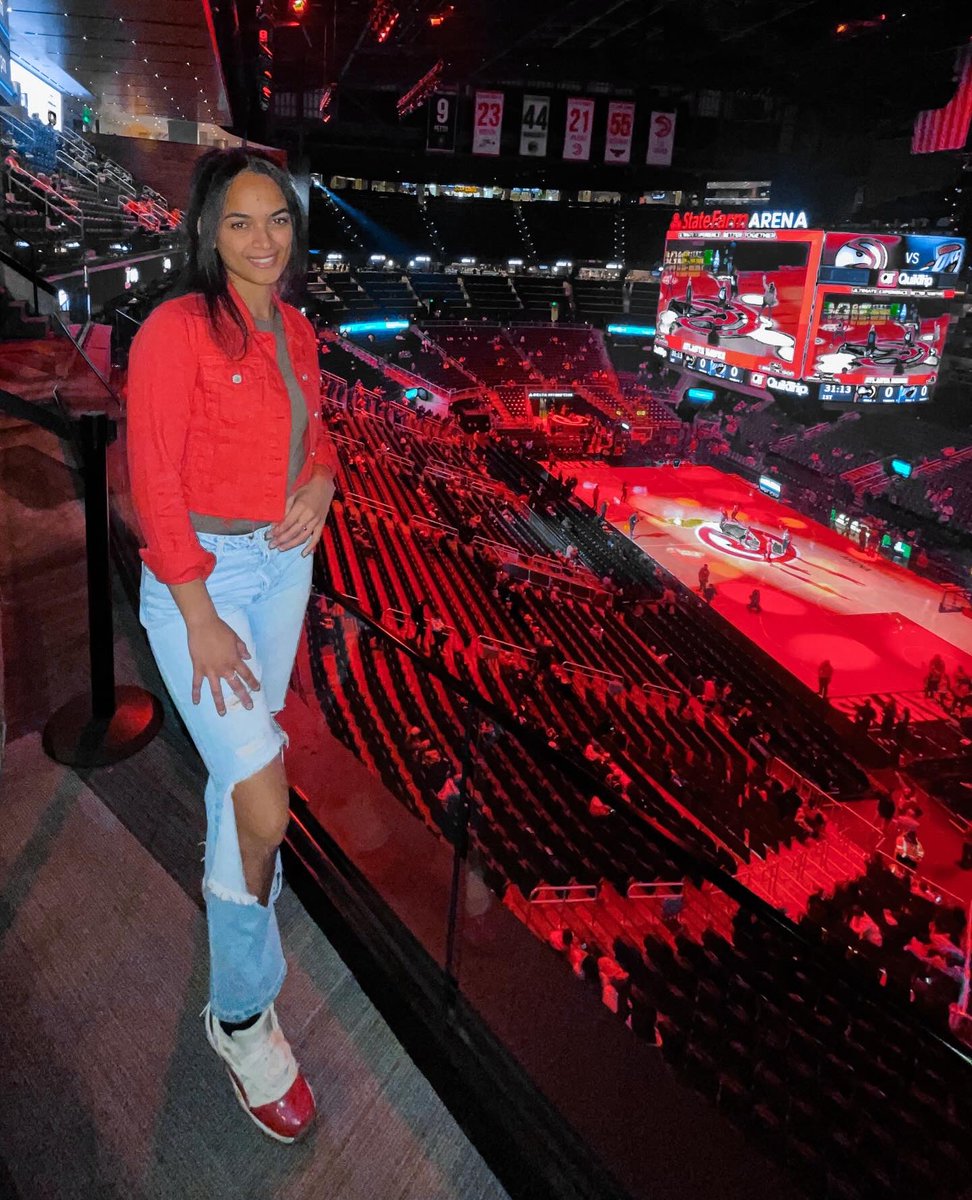 sellyyy's tweet photo. The Suite Life 🏀 https://t.co/Ns1Pb99jL2
