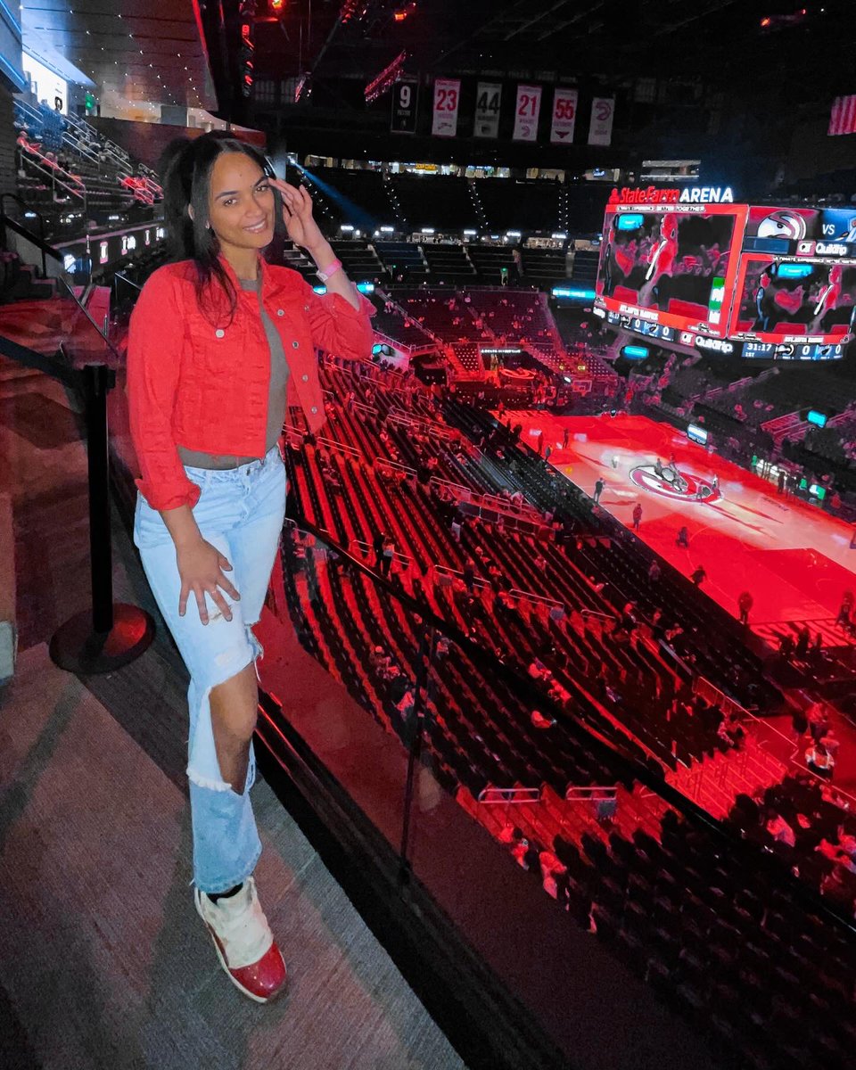 sellyyy's tweet photo. The Suite Life 🏀 https://t.co/Ns1Pb99jL2