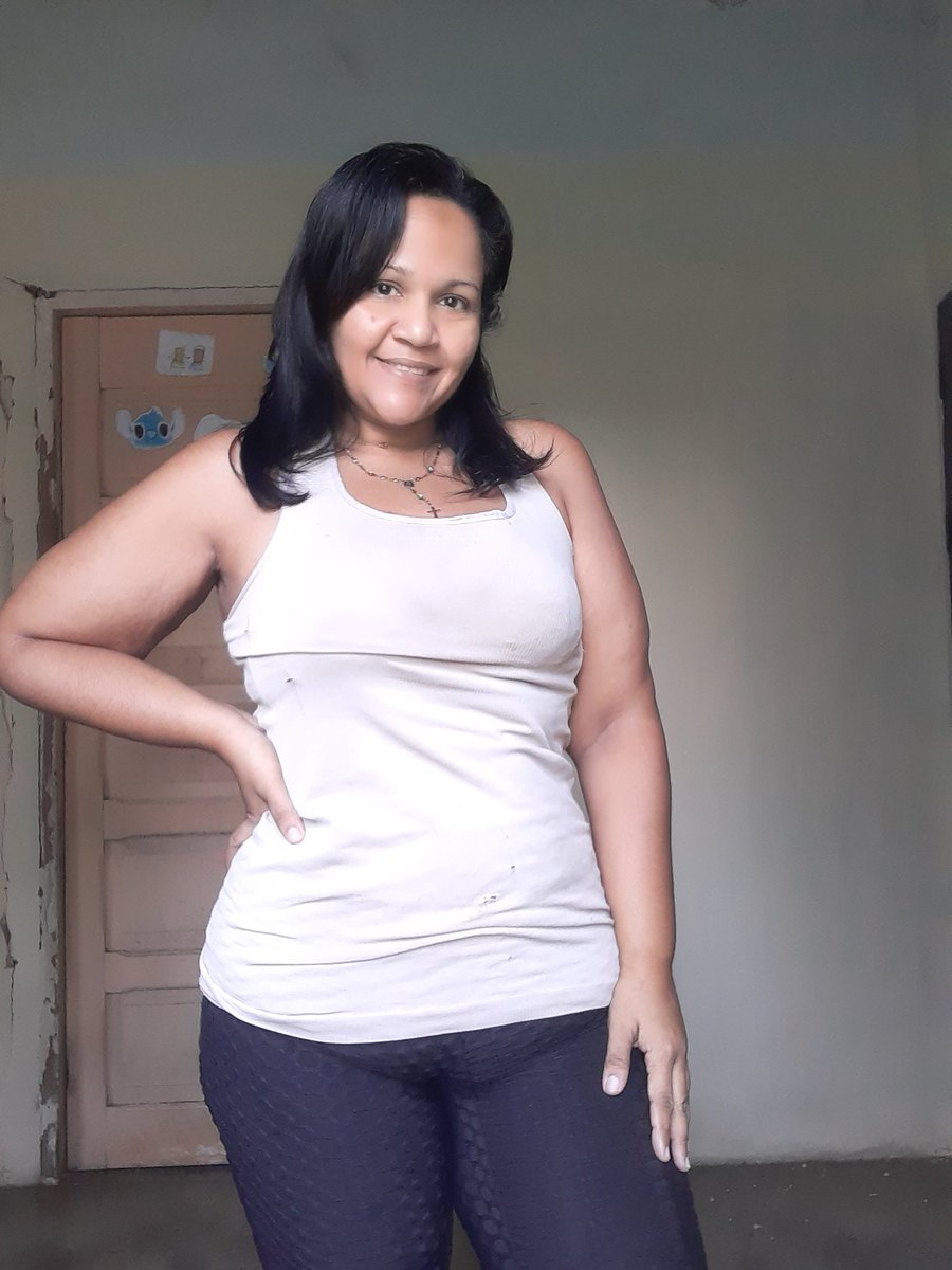 LADOC_83's tweet photo. Me están llamando gorda.... y pues siiiii gordita pero no me ando comiendo la comida de tu casa 🏡..
Y si gorda la tngo y no te la están comiendo... 
Se me fue el glamour pero no entienden EL CUERPO AJENO NO SE CRÍTICA 🤨 https://t.co/bKEOcTyEQO