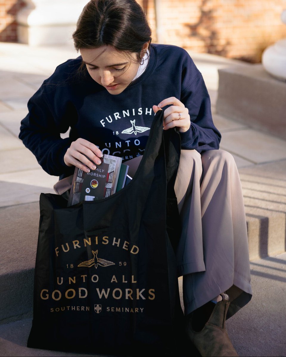 SBTS's tweet photo. Miss out on the #CrossCon exclusive crewneck and reusable bag? We got you.🥳 We saved some just for YOU.
📲 Fill out this form to enter to win! https://t.co/A0yq2zQe9r
(Shipping is only available in the U.S., with limited sizes and availability, so move fast!) https://t.co/NylH0mz5aF