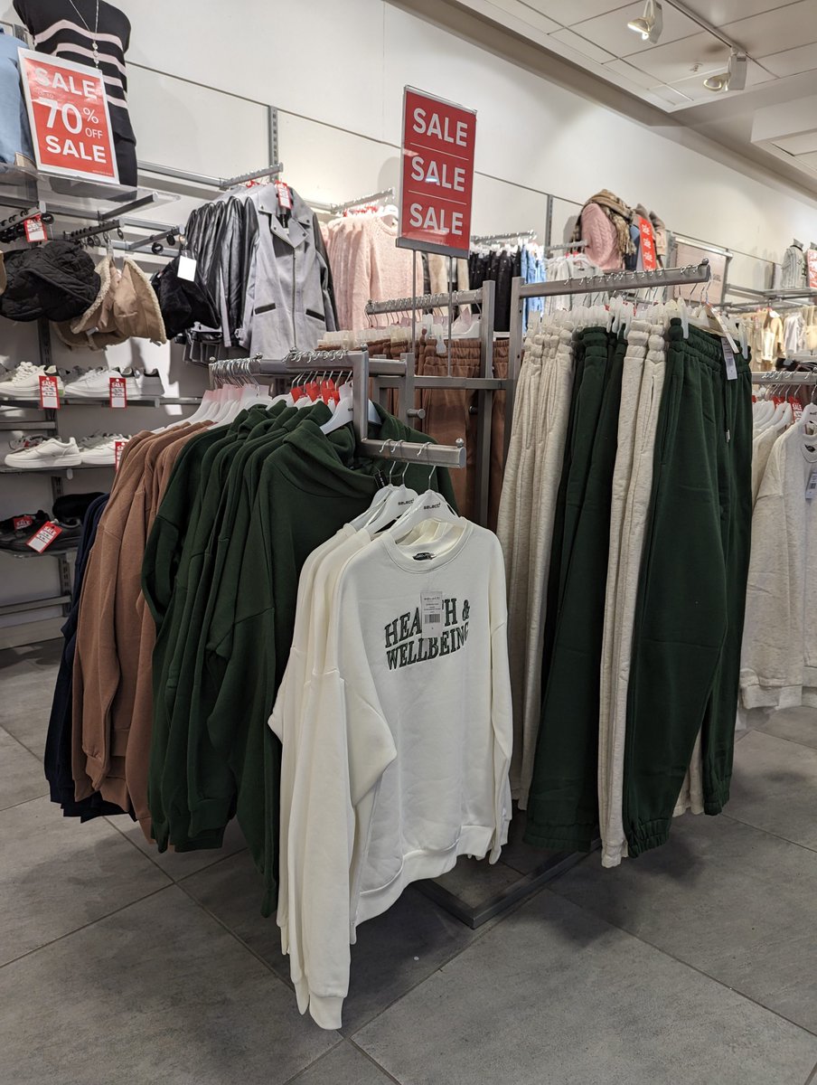 AlhambraCentre's tweet image. Have you been to @selectfashion's up to 70% off sale yet?!

🚨 Bag yourself a bargain with cosy knits, comfy sweats, jackets, accessories and more right here in the Alhambra!

#SlayInSelect #SelectStyle #JanuarySale #JanuarySavings