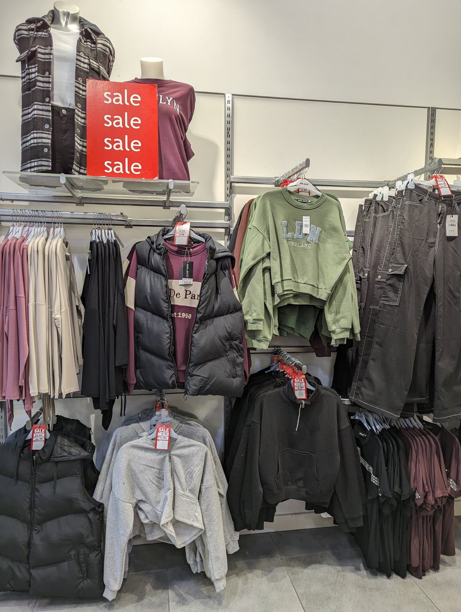 AlhambraCentre's tweet image. Have you been to @selectfashion's up to 70% off sale yet?!

🚨 Bag yourself a bargain with cosy knits, comfy sweats, jackets, accessories and more right here in the Alhambra!

#SlayInSelect #SelectStyle #JanuarySale #JanuarySavings