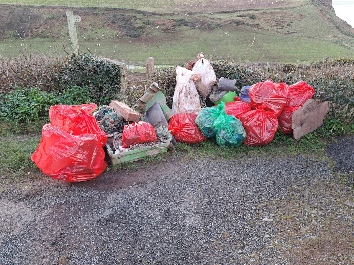 Great effort from Nomads CoastCare at West Dale today for their first clean up of 2024. Over 20 bags collected! #litterpicking #beachclean #CaruCymru #volunteering @Keep_Wales_Tidy