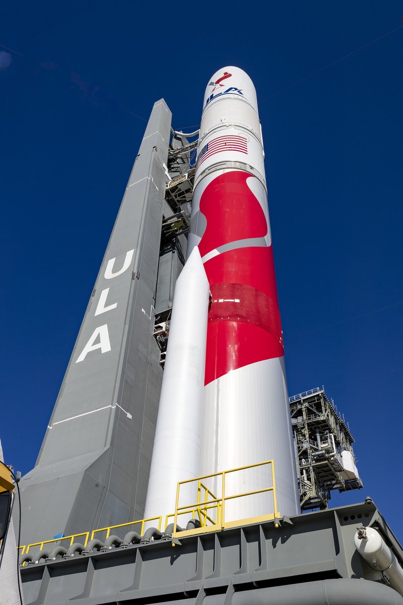 📸 #VulcanRocket rolled to Space Launch Complex-41 Friday in preparation to launch the #Cert1 flight test Monday at 2:18amEST (0718 UTC). See our Flickr album for all photos! flic.kr/s/aHBqjAnDaZ