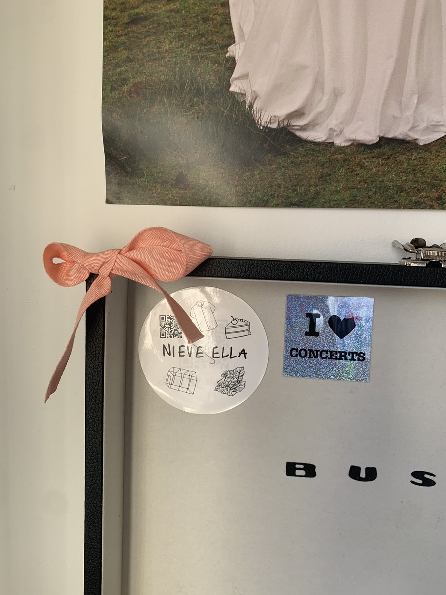 My record setup is so <a href="/nieveella/">nieve ella is a lucky girl</a> coded now 🎀🎀🎀 also the sticker on the right is from <a href="/caitlinsjewls/">Caitlin’s creations shop</a> 🫶