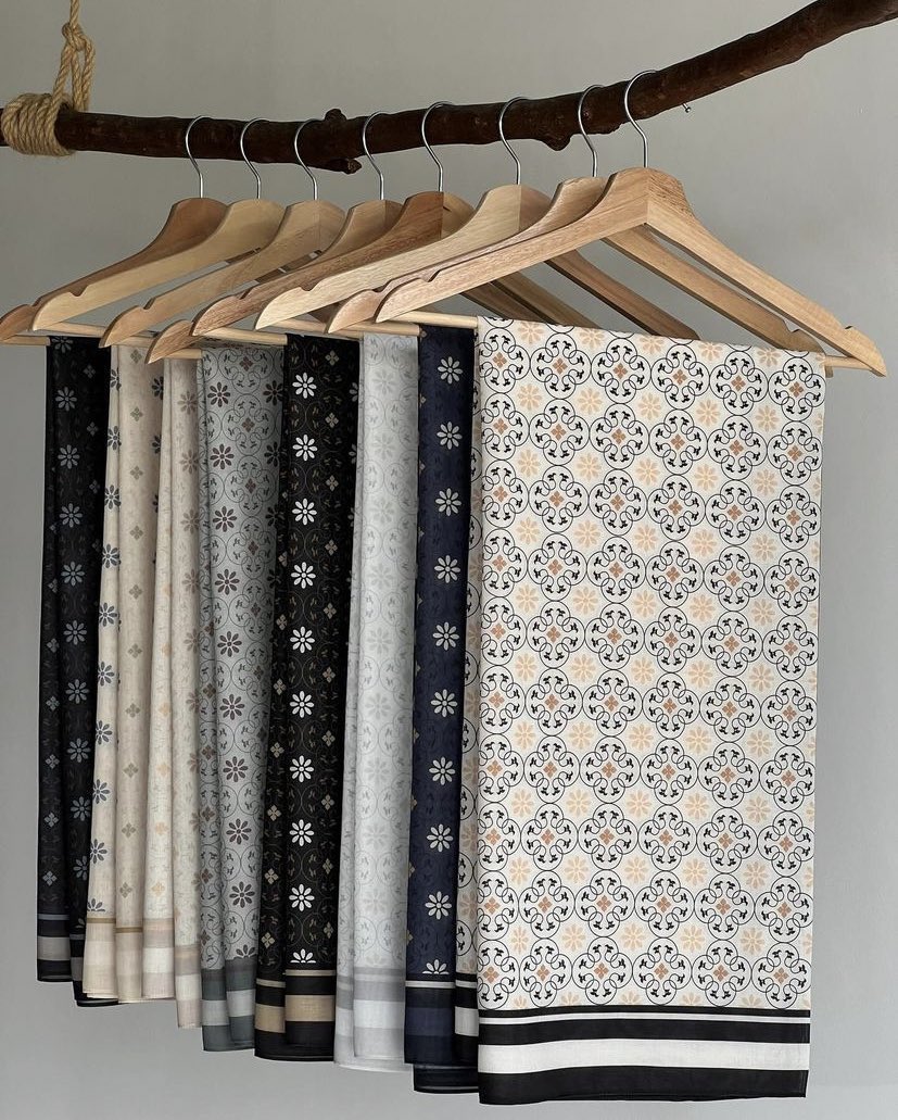 shopwithftsh's tweet photo. girls, hidden gem shop that sells printed headscarf as low as RM10 but with T20 designs and sophistication aura 🫶🏻

— a thread https://t.co/iYMBiwb1oJ