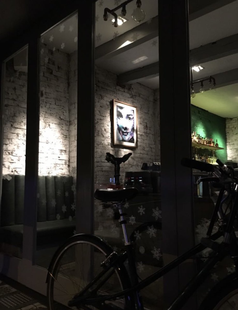 BaibaAuriaArt's tweet photo. A huge Audrey Limited Edition at a restaurant in Didsbury ๐๐
.
#prelockdown #audreyhepburn #baibaauria #limitededition #restaurant #didsbury https://t.co/02fwjGo4dr