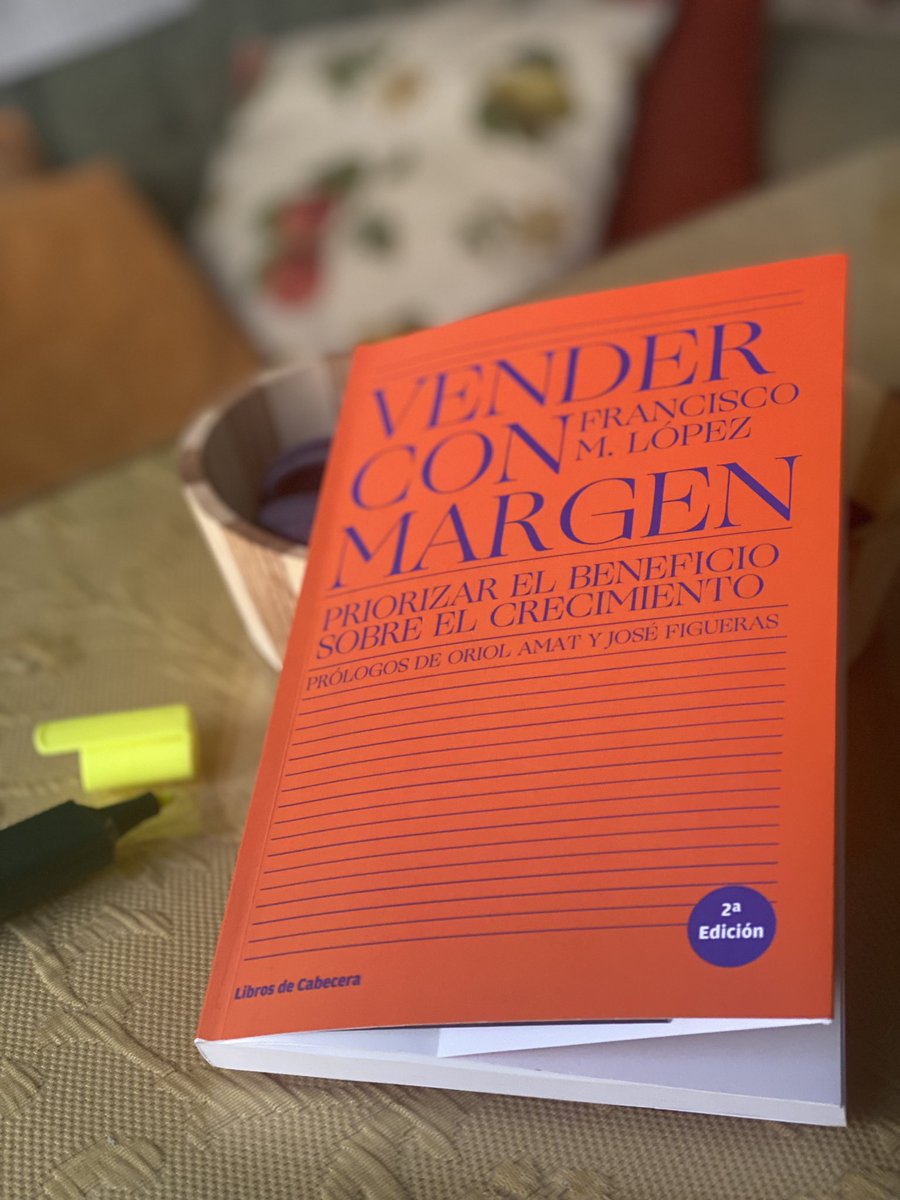 Mis 2 libros recomendados para leer en Enero 2024 y que no te dejaran indiferente. Gestionar Estratégicamente de Xavier Gimbert y Vender con Margen de <a href="/FMLopez31/">Francisco M. López</a>