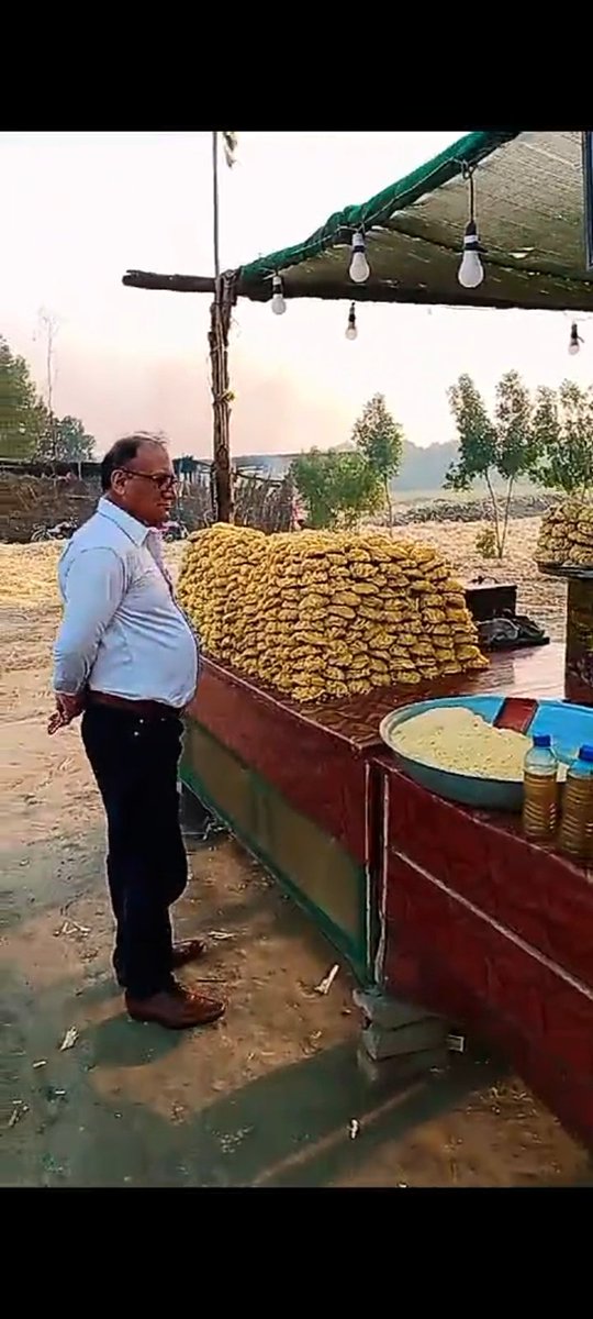 SalahuddinRaj12's tweet photo. If you drink a cup of jaggery tea, you will forget everything forever.
Jaggery is a better alternative to white sugar.
I like this type of tea with biscuits every evening. https://t.co/hxv5lq80xB